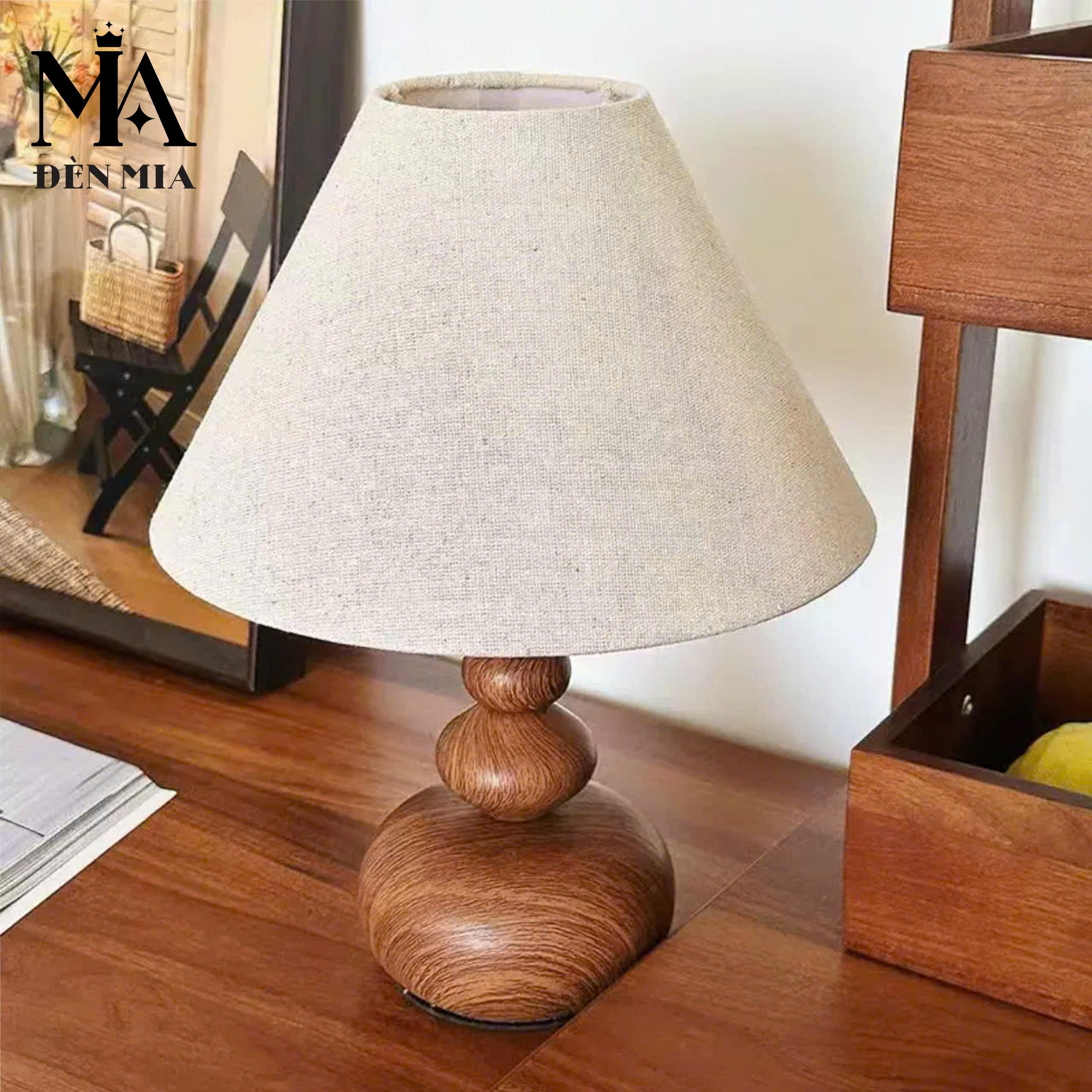 Đèn Để Bàn Thân Gỗ Hiện Đại
